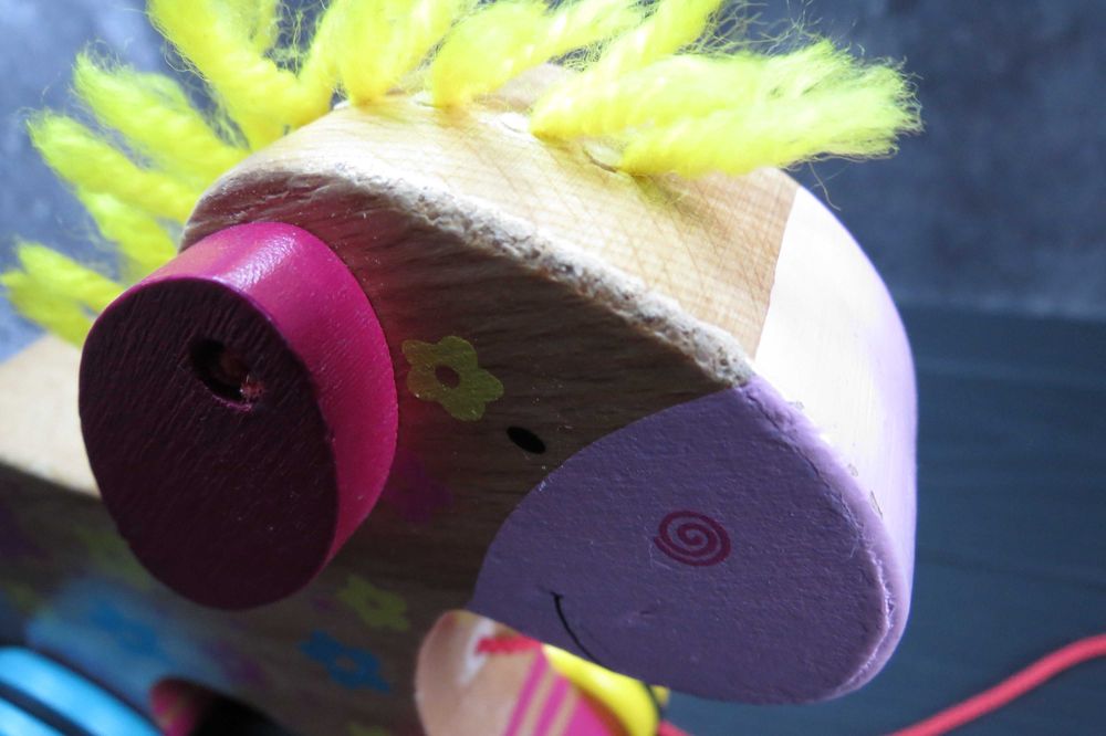 Деревянная каталка goki Лошадка Susibelle