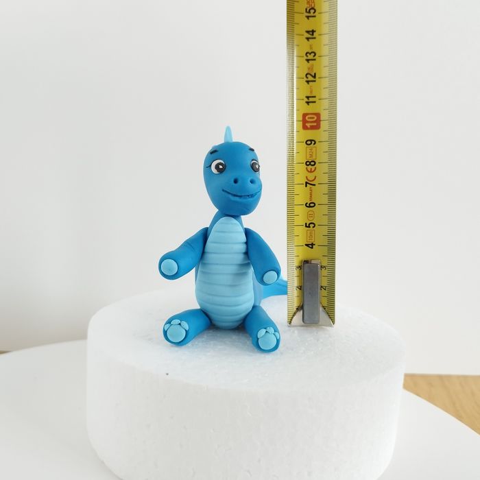 Figurka dinozaur dinuś na tort urodziny z masy cukrowej