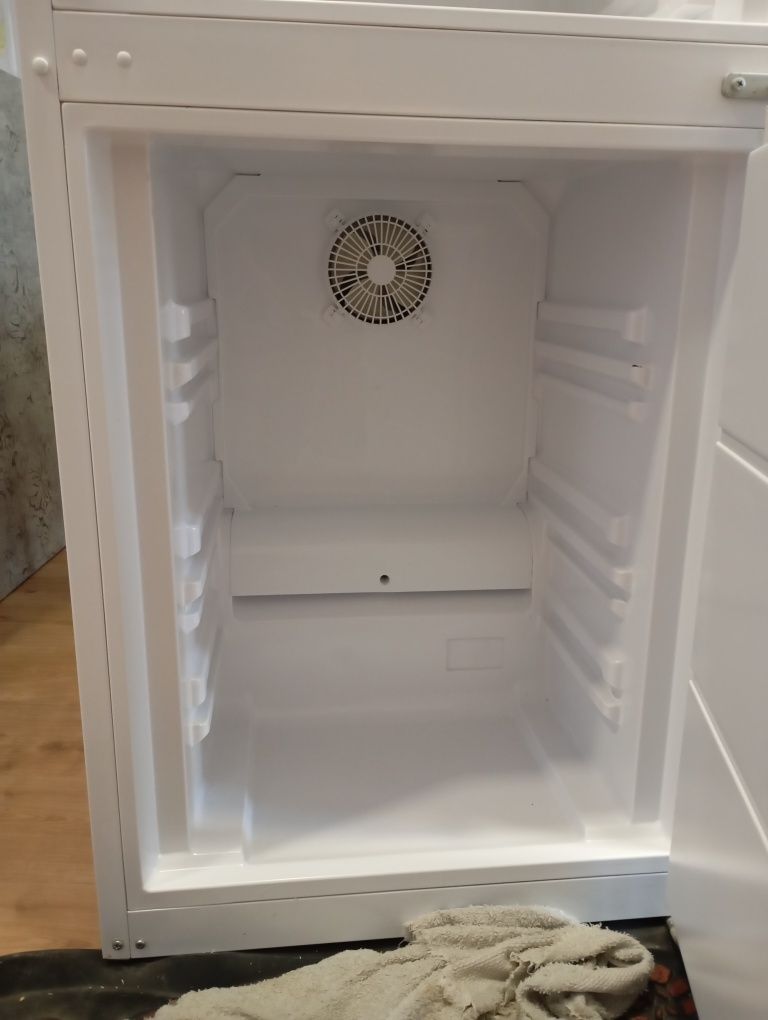 Lodówka Sharp 2m