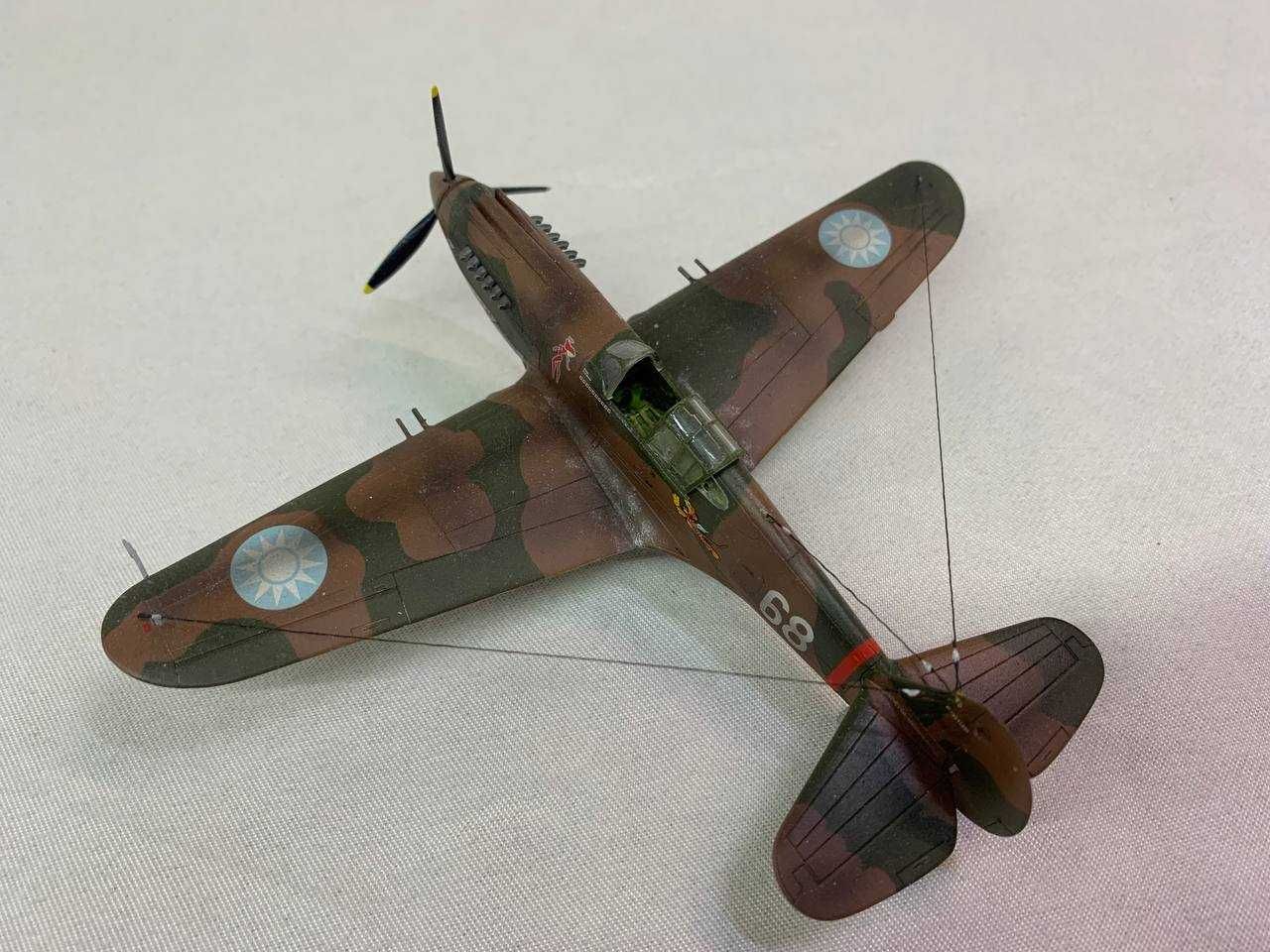 Продам собранные модели самолетов 1/72 P-40 и МиГ-3