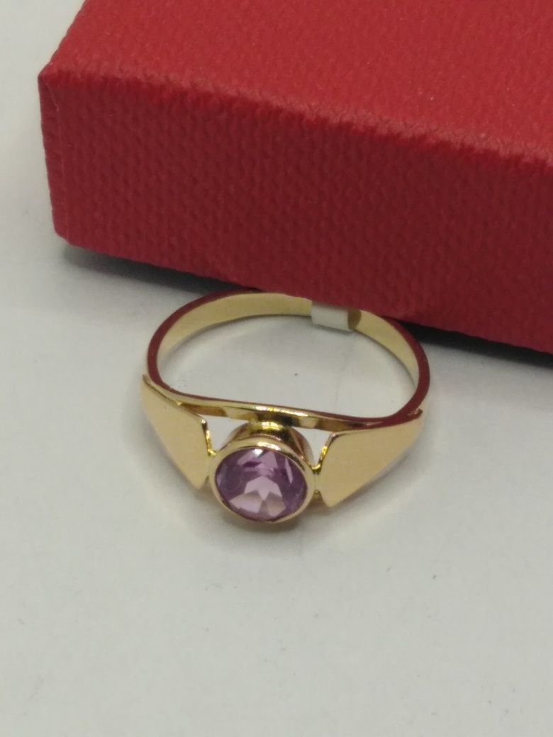 Złoty pierścionek z fioletowym oczkiem, złoto 583 r. 11
