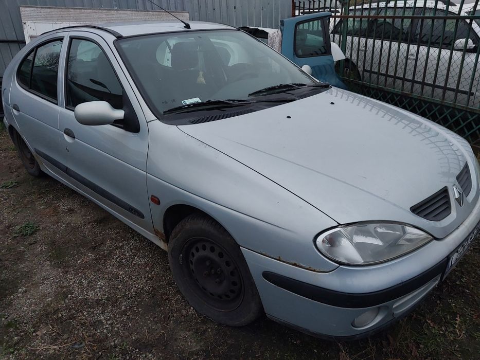 Zderzak przód z halogenami Megane I FL 2002 rok