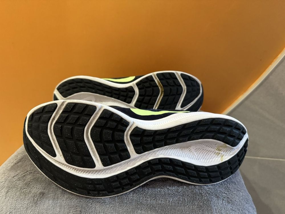 Кроссовки Nike Flex Essentail, Nike Downshifter 10 розмір40 устілка25
