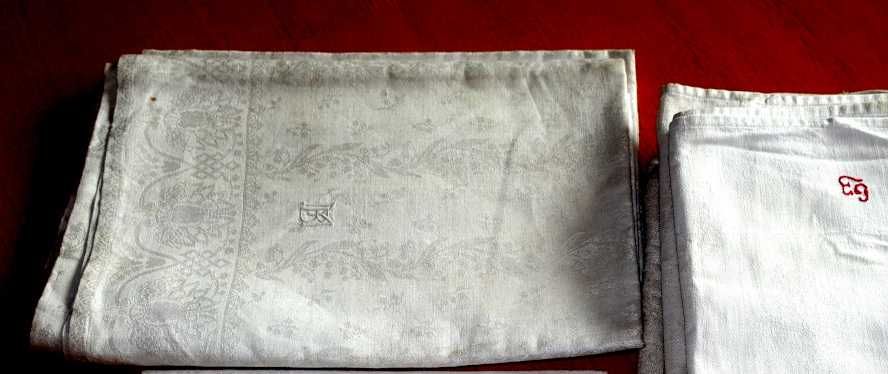 Ręczniki z przedwojennej bieliźniarki.