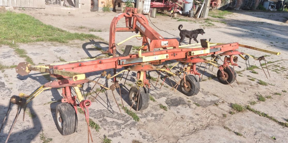 Przetrząsarka do siana przewracarka Unifarm 440 Claas
