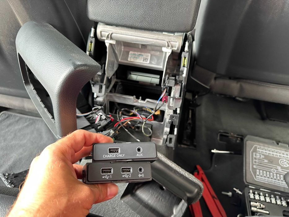 AUDI Q5 A4 A5 Q3 montaż portu USB Aktywacja Carplay Android Auto MIB2