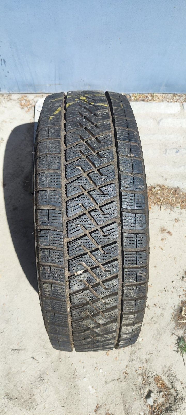 Продам диск 6 1/2J *16H2 разболтовка 6*130с резиной 235/65R16