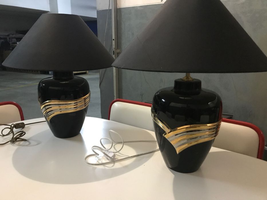 2 Candeeiros pretos com pormenor dourado e prateado