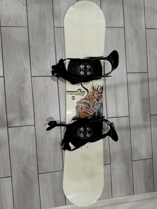 Snowboard wraz z butami.