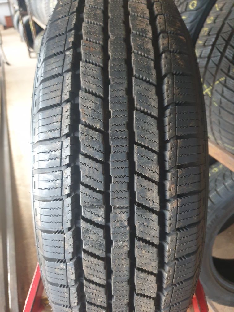 215/65R16C 109/107R Minerva Ice-Plus S110      Z253/80A