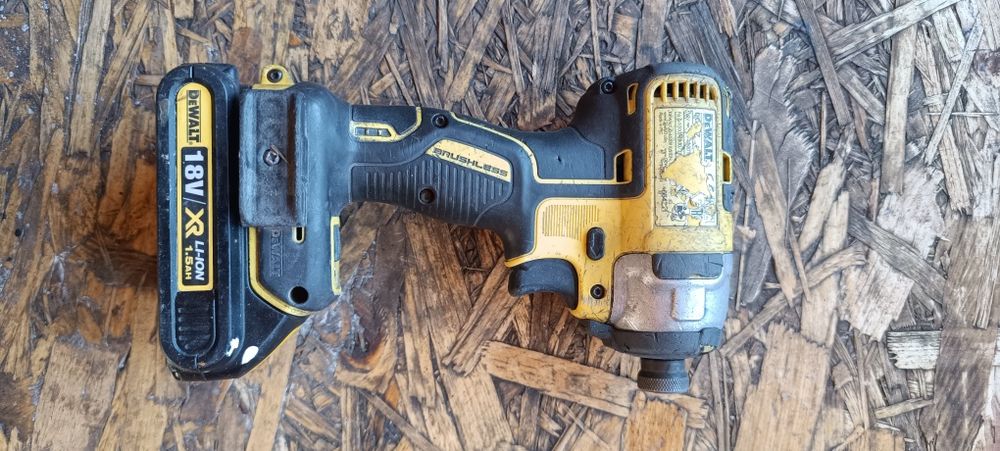 Zakretarka DeWalt dcf 887 Aku 1.5 ah