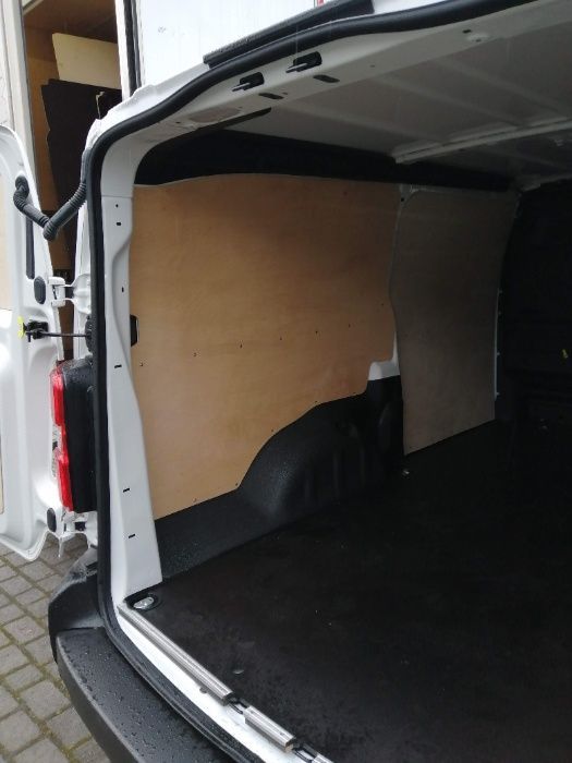 Zabudowa wykonana w standardzie do samochodu Toyota Proace S