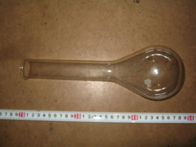 Круглодонна скляна лабораторна колба.