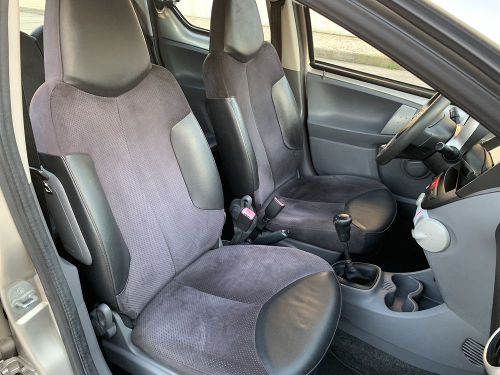 Toyota Aygo 68 cv * 128 mil km * Multimídia * Bancos Péle/Veludo * AC