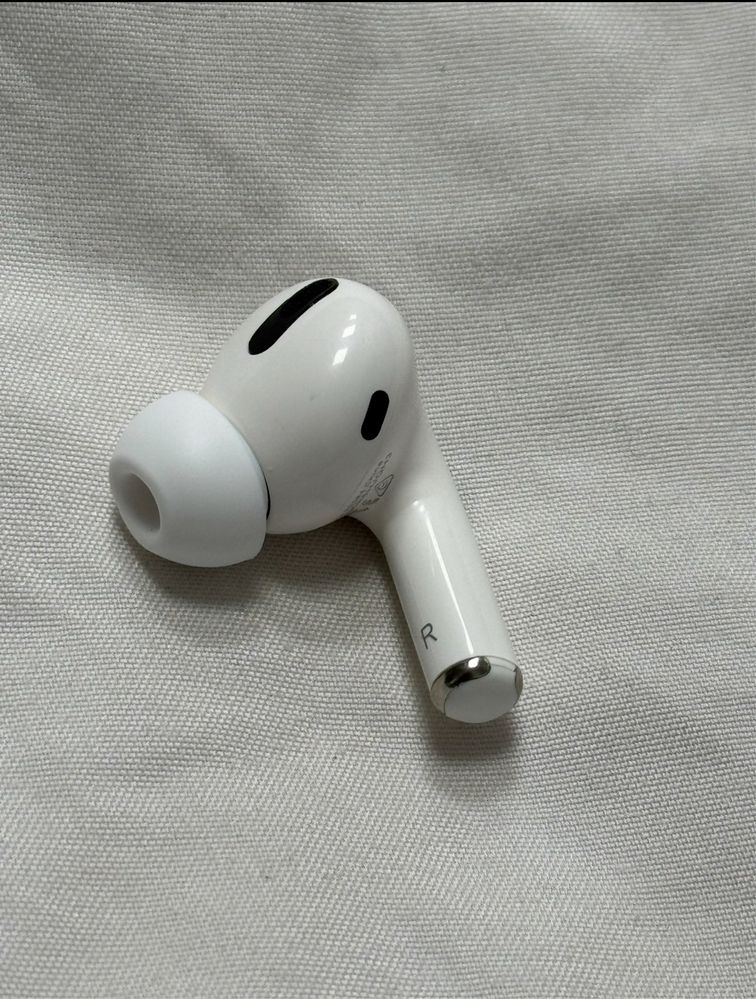 Продам правий Airpods pro 1 a2084 навушник все працює добре