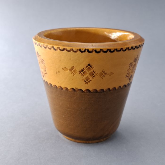 lata 60/70-te piękny drewniany pojemnik kubek cepelia