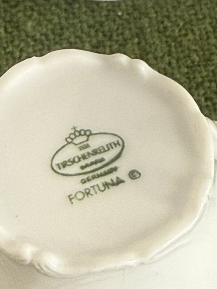 Filiżanka biała sygnatura Hutschenreuther