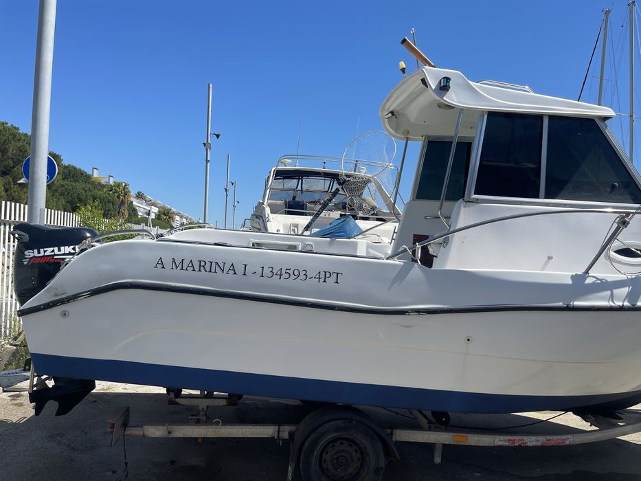 Barco classe 4 em bom estado