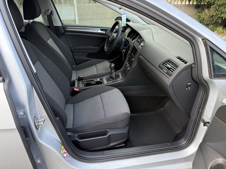 Volkswagen Golf 7, benzyna, dwa komplety kół, ważne opłaty