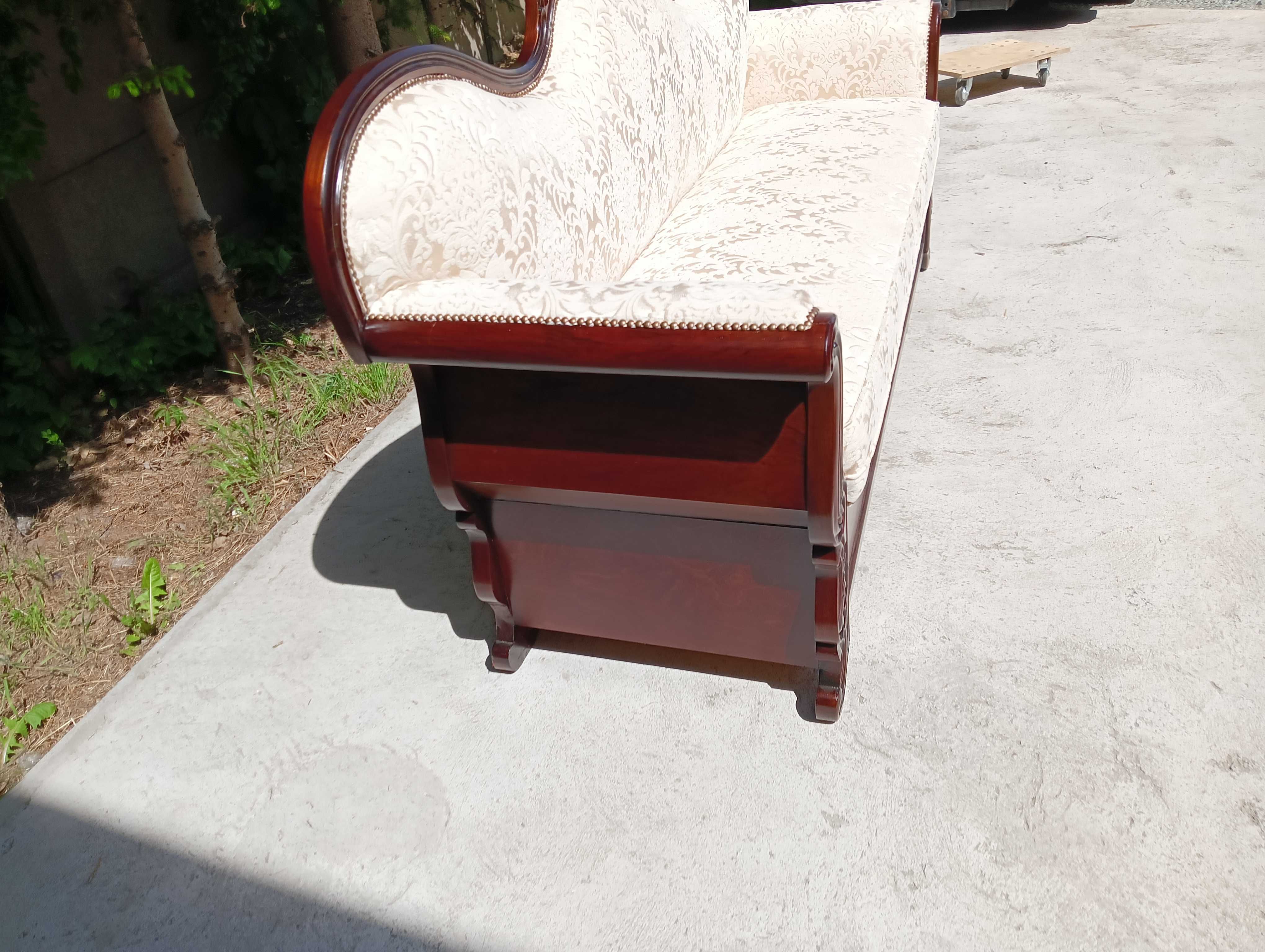 Knapa sofa antyczna Biedermeier z funkcją spania po renowacji