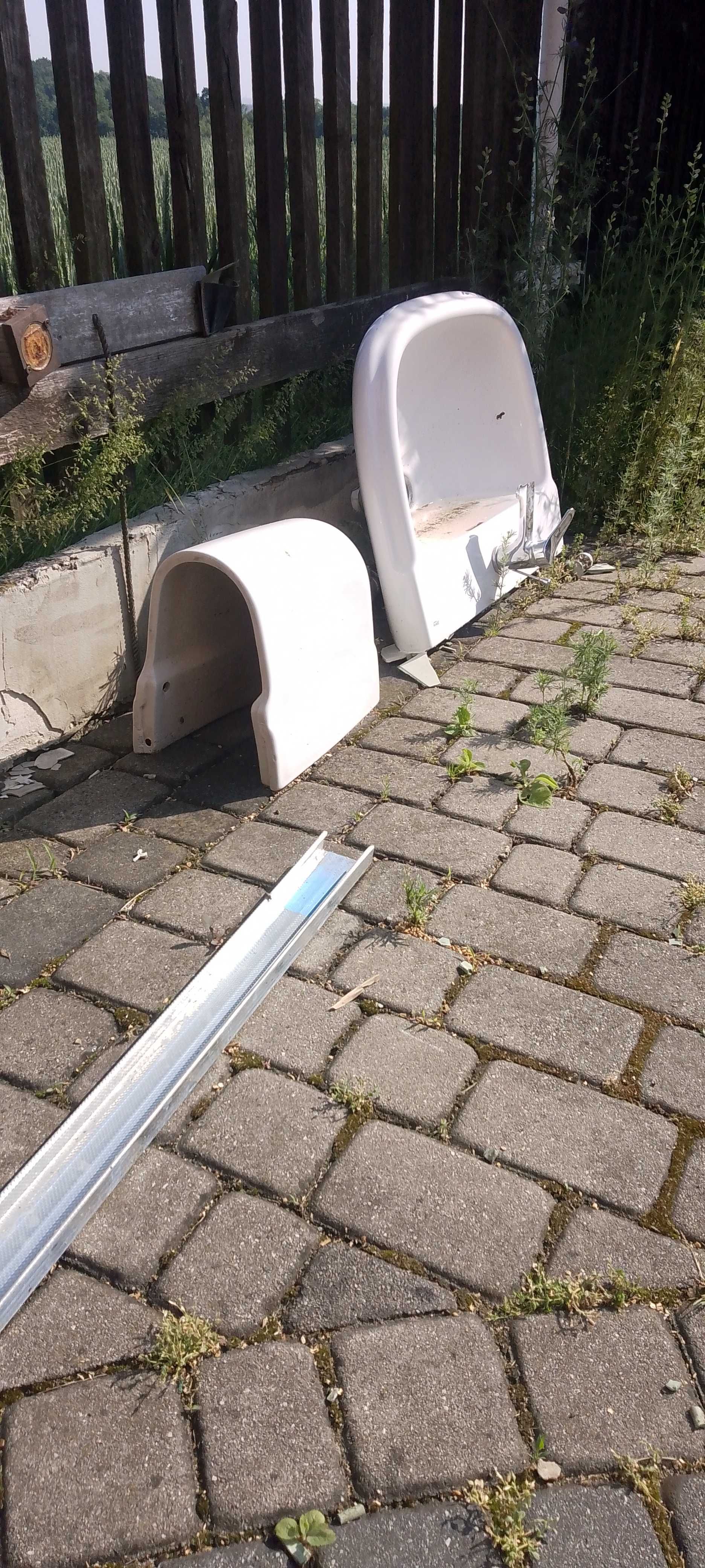 Umywalka i lustro plus miśka do toalety