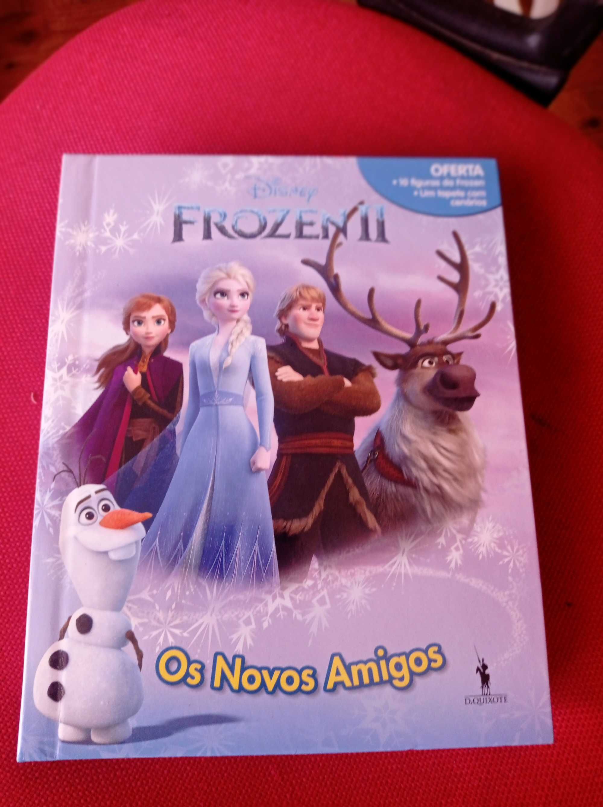 Livro com cenário e figuras da Frozes