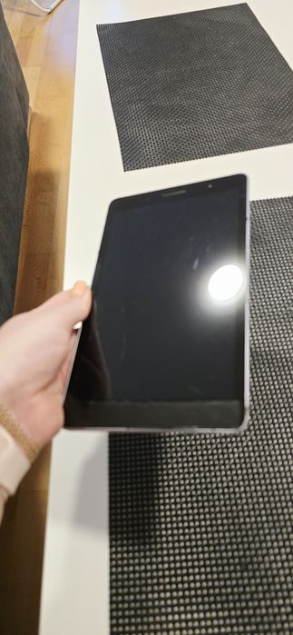 Планшет Huawei в рабочем состоянии