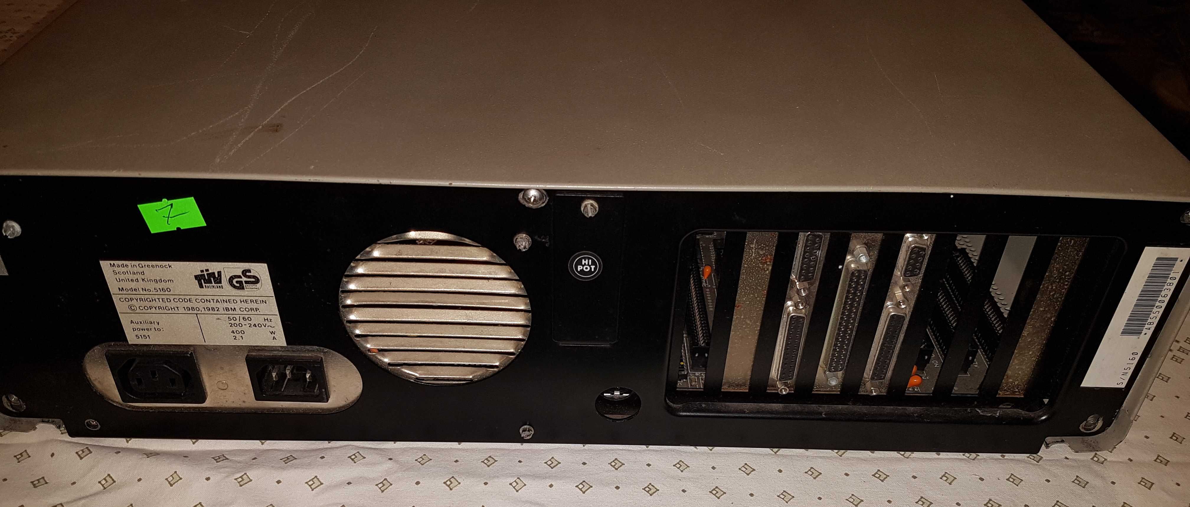 Stary zabytkowy komputer IBM XT 5160