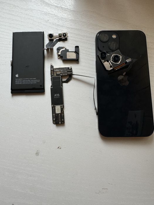 запчастини до iphone 13 є все