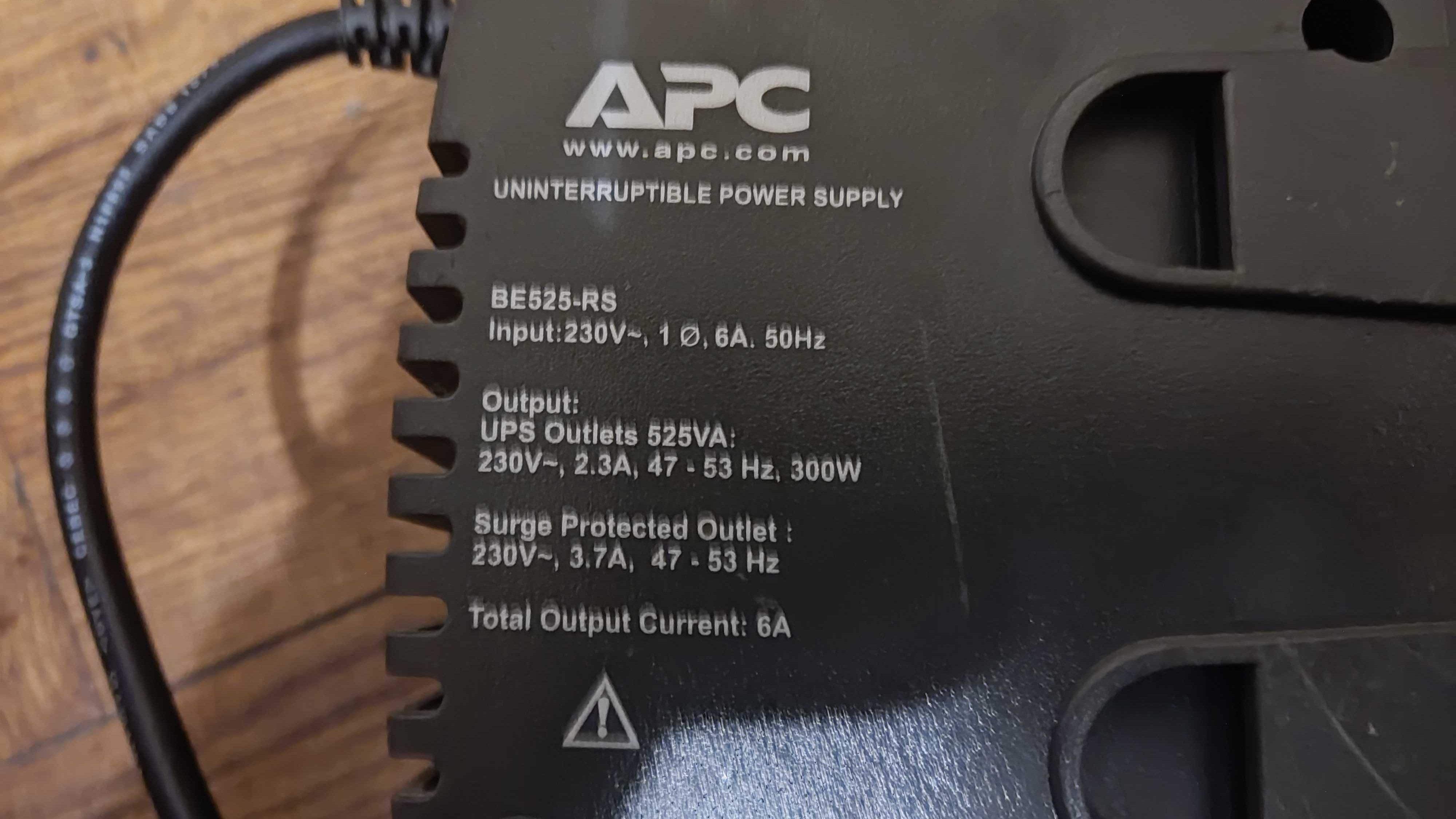 Джерело безперебійного живлення APC Back-UPS ES 525