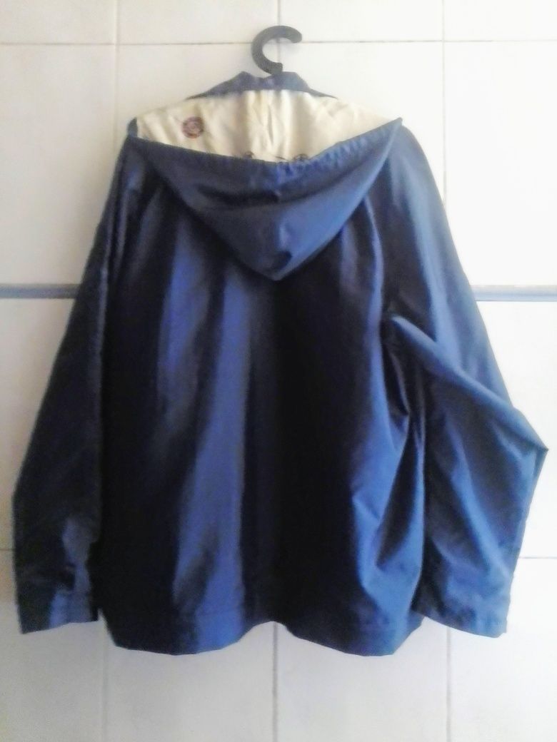 Gabardina/jacket José AntónioTenente e Maria Gambina .