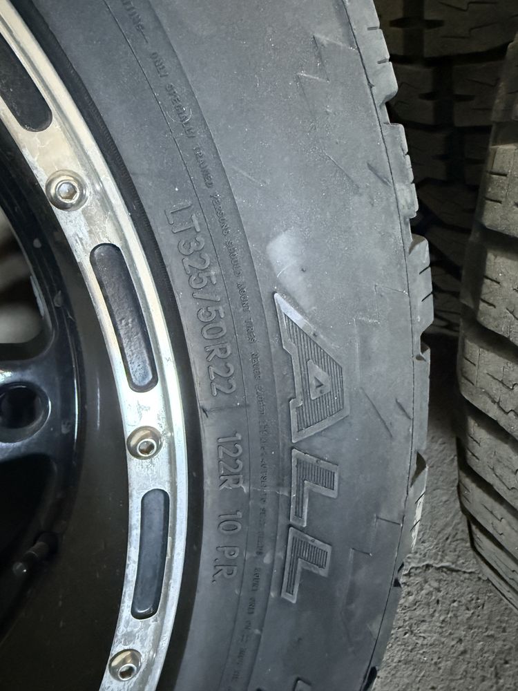 Продам резину 325х50 r22