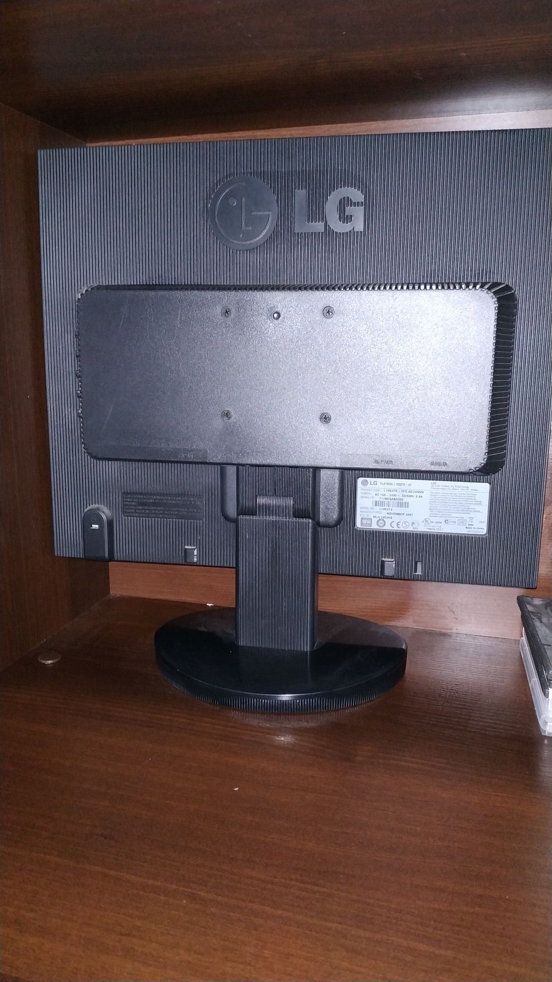 Monitor komputerowy  LG 19''