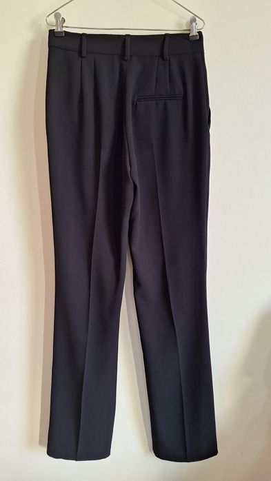 Calças Pretas de Corte Fluído ZARA

Tamanho S

Usadas umas 5 vezes

Al