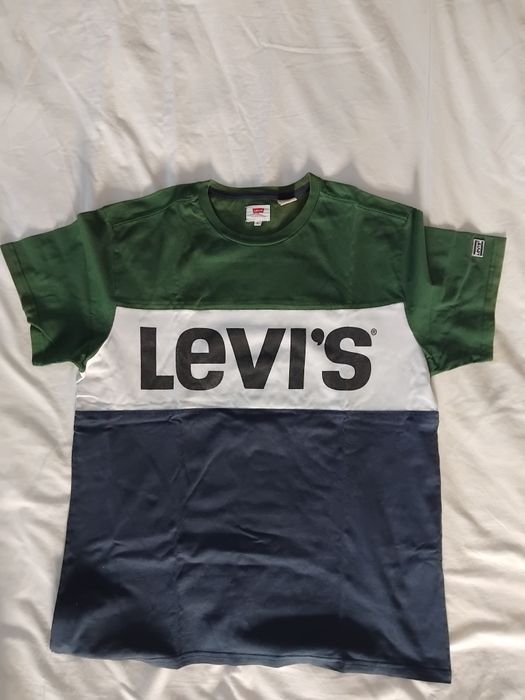 Tshirt levis  bom estado