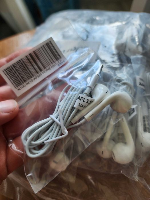 Навушники Apple iPhone EarPods with Mic 3.5 мм  одним лотом 50шт