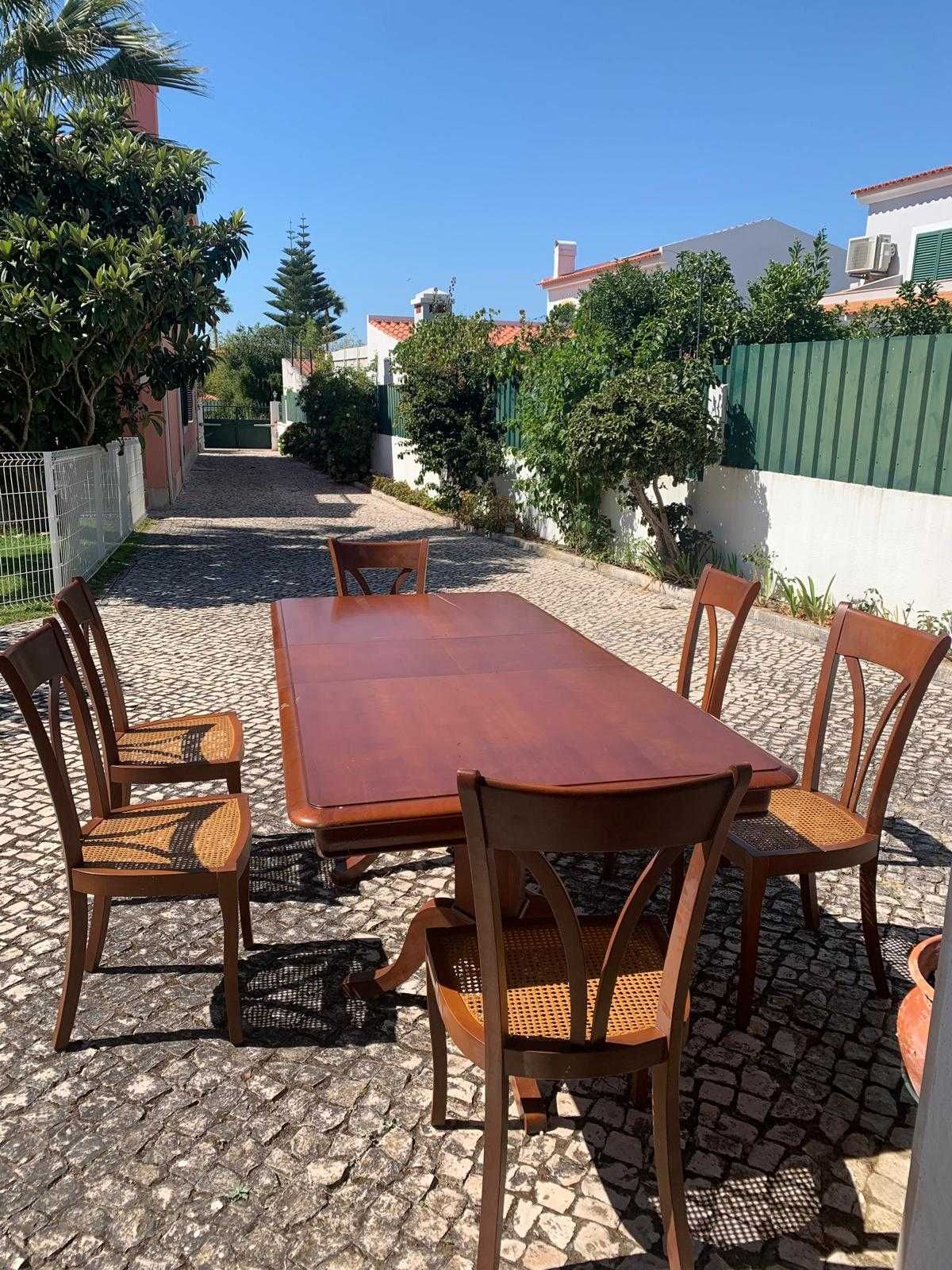 Mesa em cerejeira com 6 cadeiras de palhinha