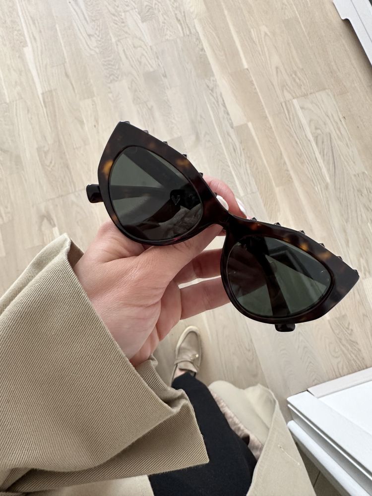 Очки Valentino