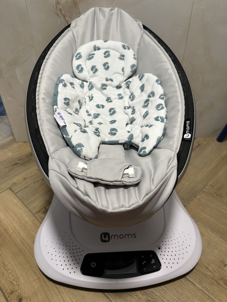 Заколисуючий центр mamaRoo 4moms 1037