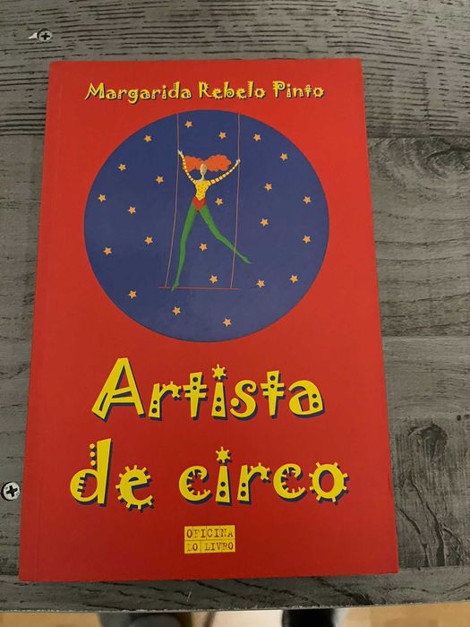 Livros diversos, em português e inglês