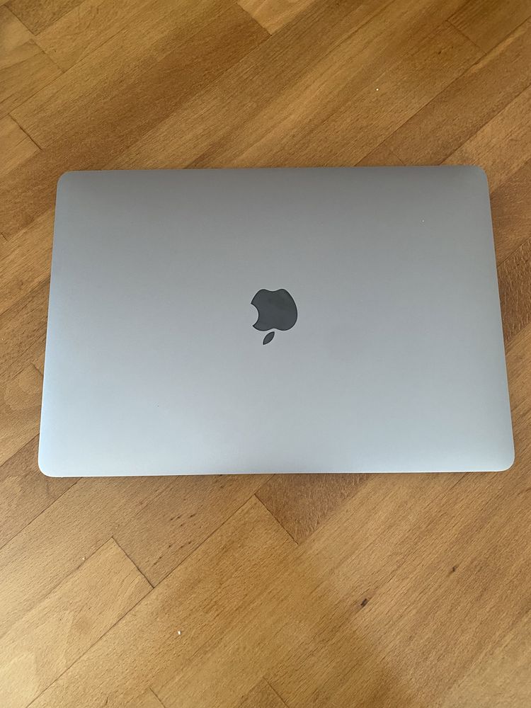 MacBook Air 2019 silver / i5,16 RAM/256Gb Retina