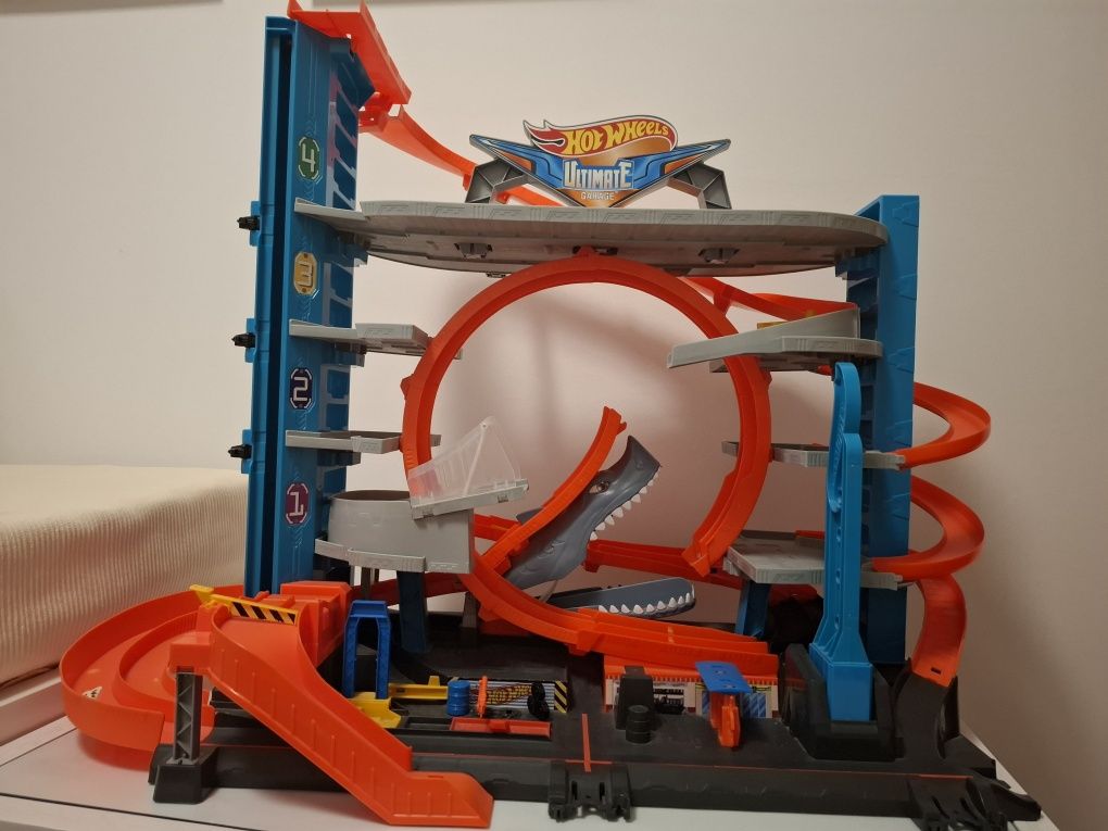 Hot Wheels Ultimate Garage Com Ataque Tubarão