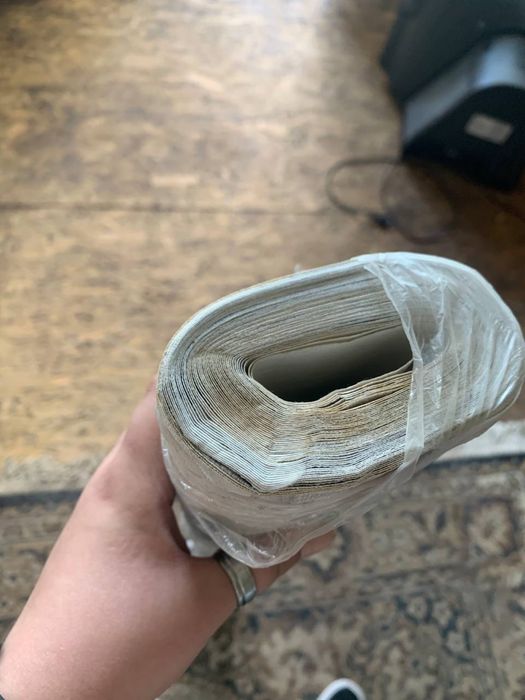 Обои / Шпалери Bravo з невеликим дефектом