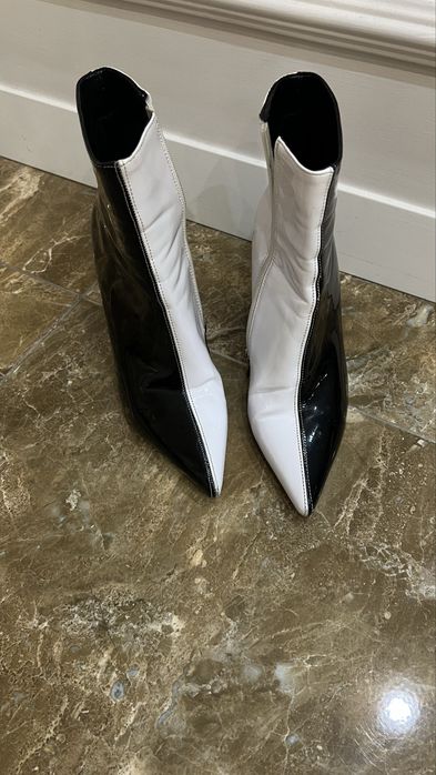 Ботинки ботильоны стильные public desire черно-белые