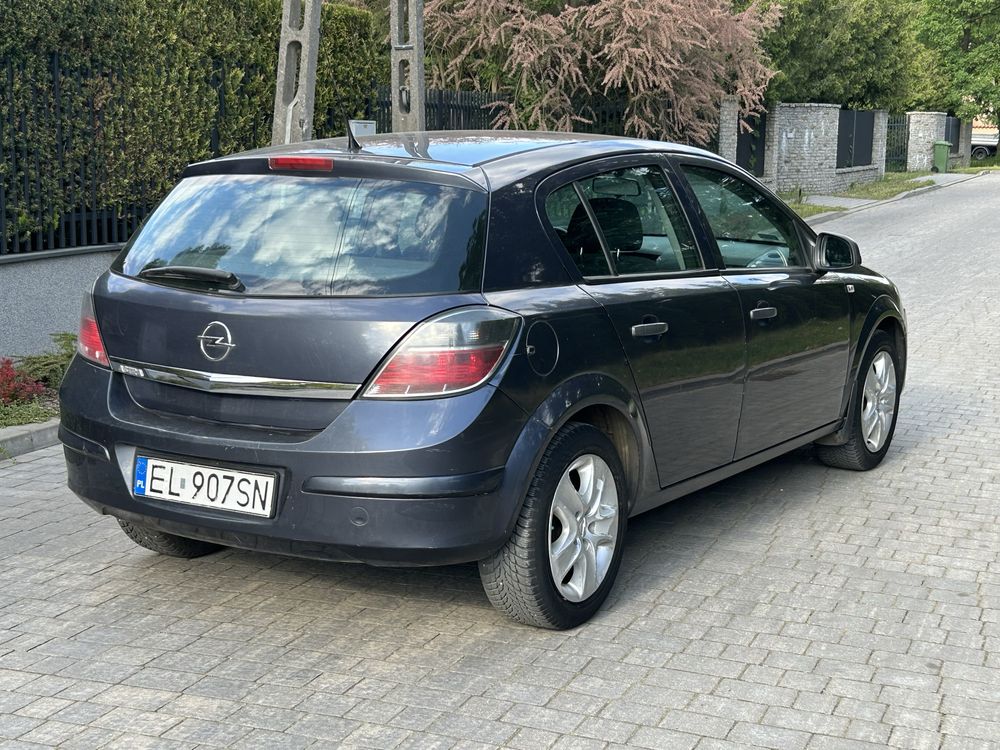 Opel Astra_1.6_Salon Polska_2 WŁ_Klimatyzacja_2011r_