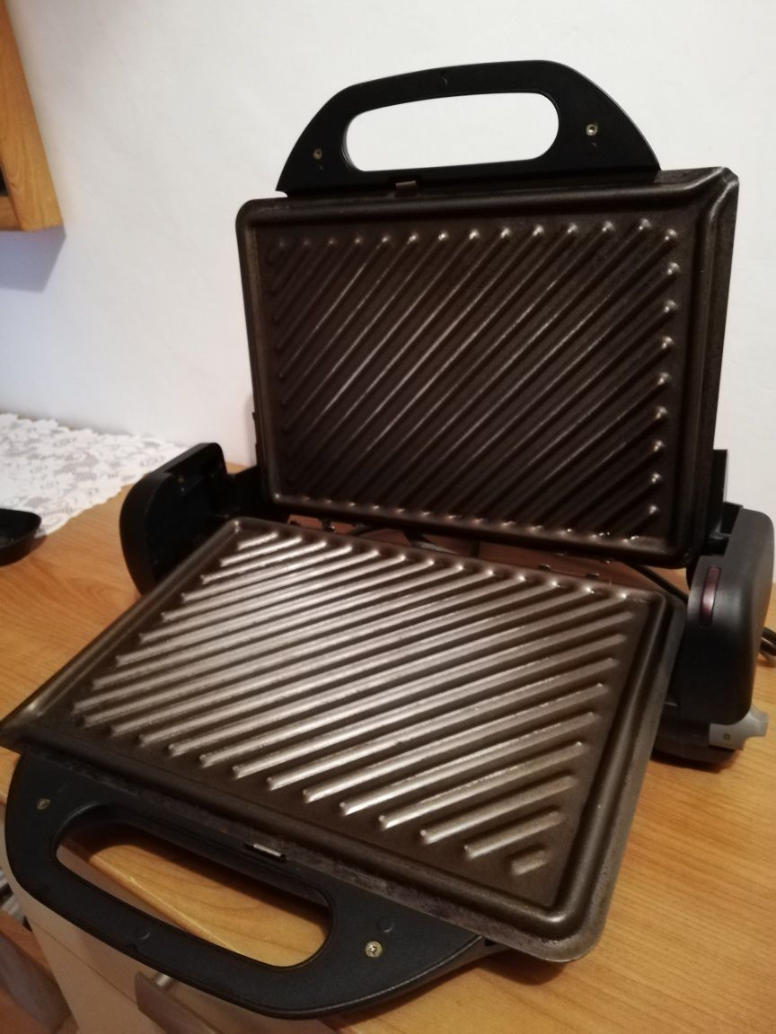 Grill elektryczny Philips HD4467