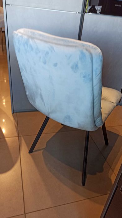 4 krzesła  Johan Claudie z ekspozycji