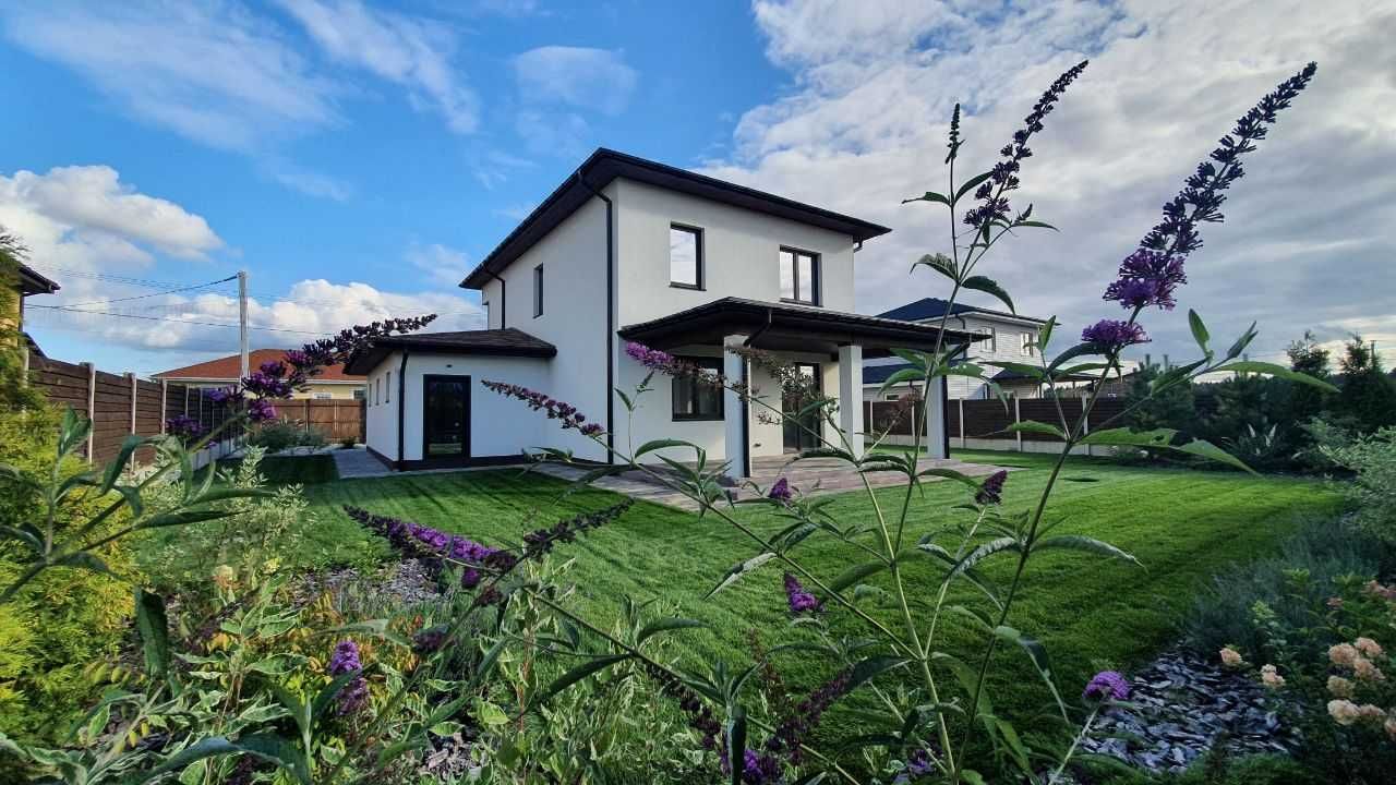 Свій новий будинок, в закритому КМ, Малютянка, є все