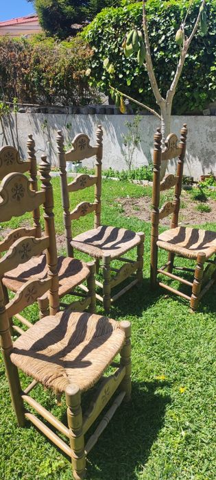 4 Cadeiras madeira maciça trabalhada