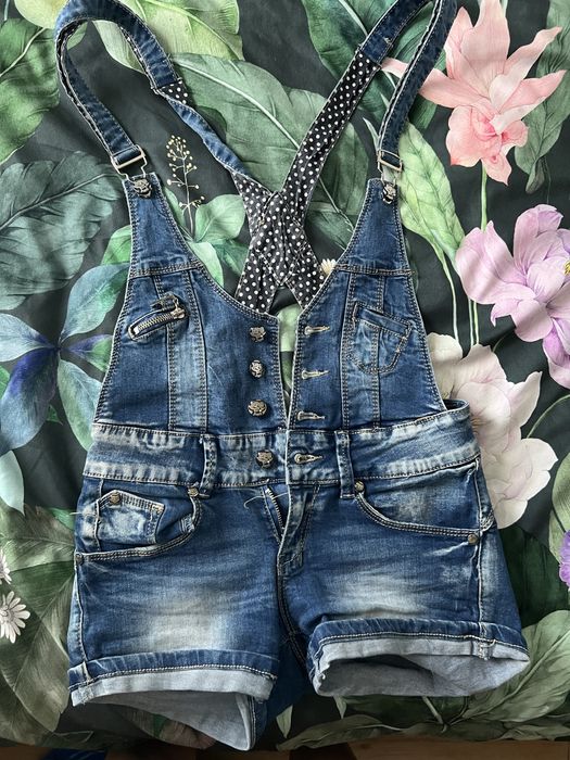 Krótkie spodenki jeansowe z szelkami XS